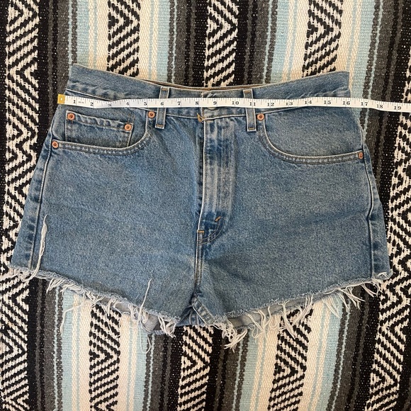 Vintage Levi’s cut off denim shorts - Picture 2 of 6